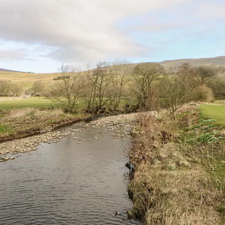 East House 아파트 호스